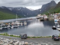 Haventje van Gryllefjord vanaf de boot genomen