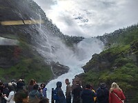 Stop onderweg voor de waterval Kjosfossen