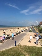 Druk strand bij Cabourg