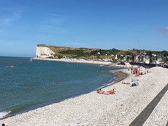 Kiezelstrand met krijtrotsen bij Veulettes sur Mer