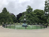 Fontein in botanische tuinen