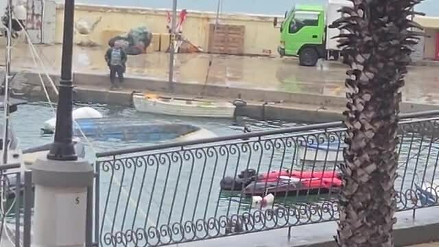Speedboot naar de kade