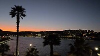 Ondergaande zon boven de baai