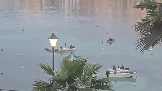 Zat 28 febr, zoals elke dag vissers in de baai