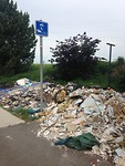 Troep aan een fietspad in Wanze België