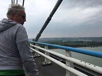 Midden op de Pont de Normandie
