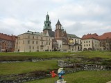 Smurf passing Wawel Cathedral & Palace
