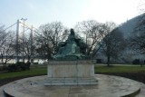 Statue of Empress 'Sisi', behind her the white bridge named Elizabeth bridge