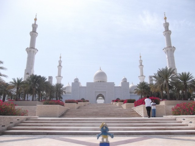 Smurf posing in front of Grand mosque