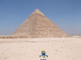 smurf in front of pyramid of Khafre