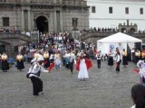 Quito: Plaza San Francisco: folkloristische dans