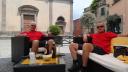 Chillen voor de Duomo in Tuscania