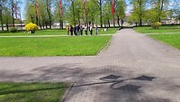Kinderen oefenen voor 9 mei viering