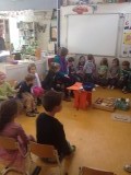 Lars neemt afscheid van zijn klasgenootjes