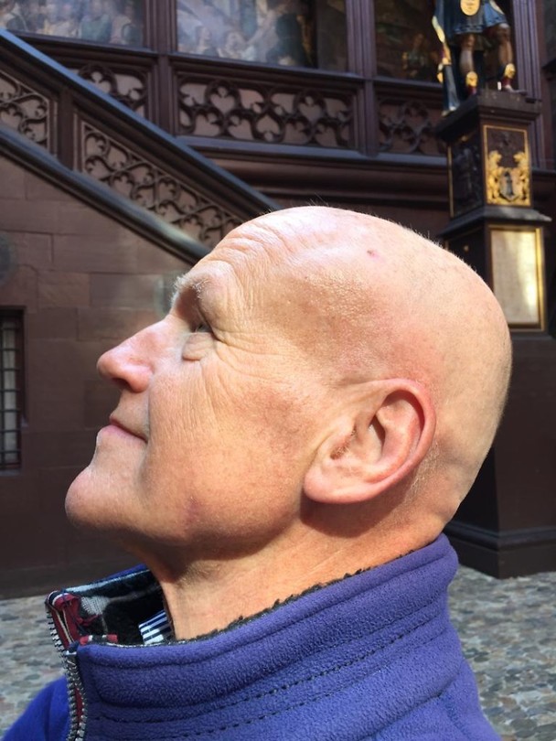 Alfred 'en profil'
