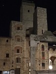 En in de verte gloren de torens, gloren de torens van San Gimignano.