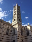 De campanile van de Duomo
