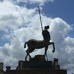 Juweel van een beeld staat op het forum.