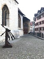 klepelkunstwerk bij de kerk