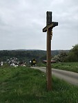 Eén van de vele kruisen langs de weg