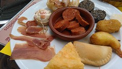 Tapas raciones con cerveza
