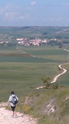Afdaling naar Hornillos del Camino