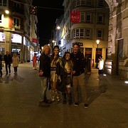 Met 2 Spaanse schonen op de foto