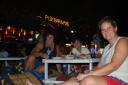 gezellig eten op het strand