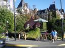 Orca's voor het Fairmont hotel