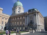 Het Koninklijk Paleis met de Matthiasfontein