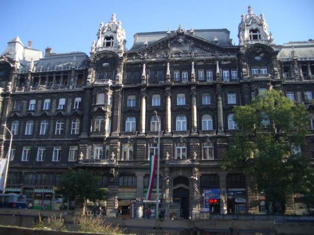 Parizsi Udvar