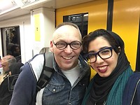 Met neshat op de foto.
