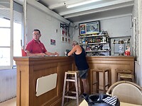 Café annex winkel in Frans dorp