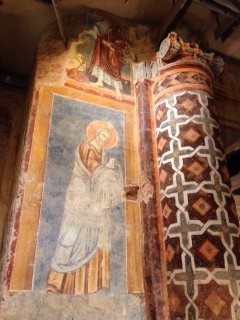 Fresco's in de crypte van de Duome, onder het zand goed bewaard gebleven