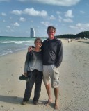 op het strand in Dubai