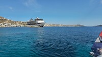 Cruisescheepje bij Mykonos