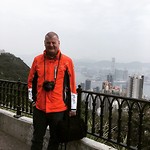 Fotograaf op de foto op het terras van The Peak