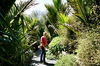 Lenneke in de kasteeltuin