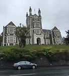 Boy’s school in Dunedin ( met onze huurauto vooraan in beeld)
