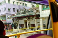 Tempel gezien vanuit de bus