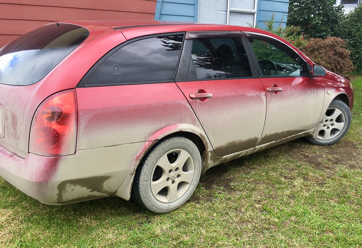 En zo zag de auto van Paul en Gerda er uit na de rit door de bush (dankzij de gravelled roads)