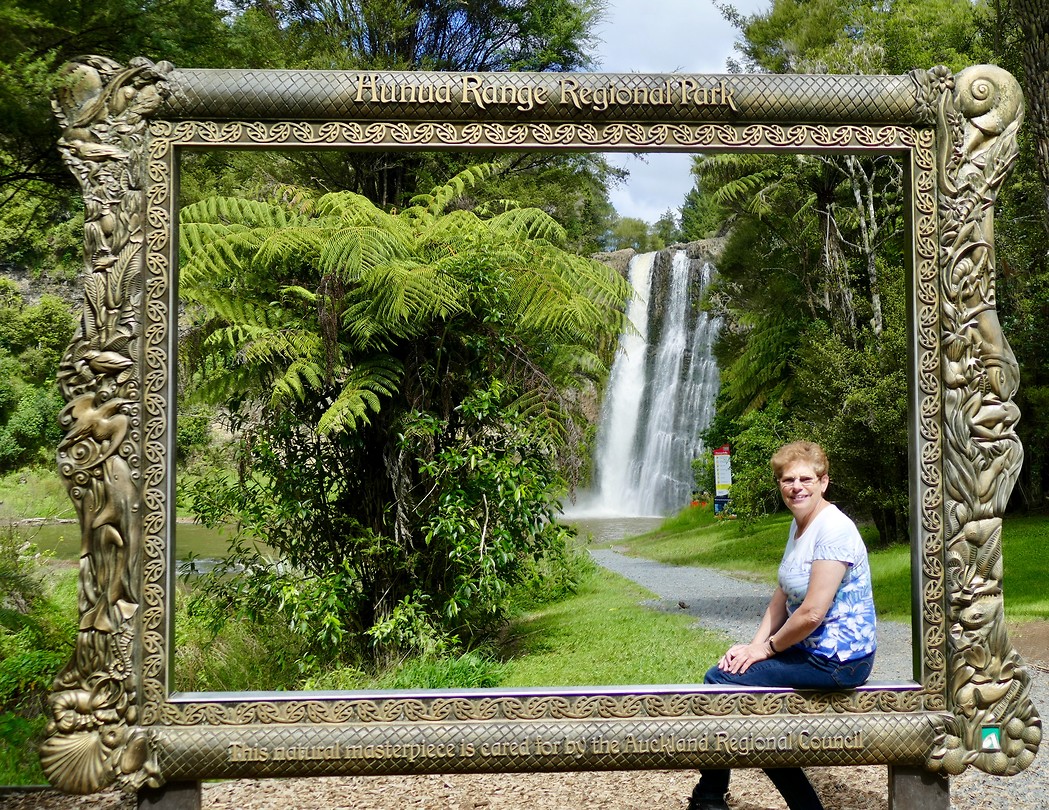 Bij de waterval