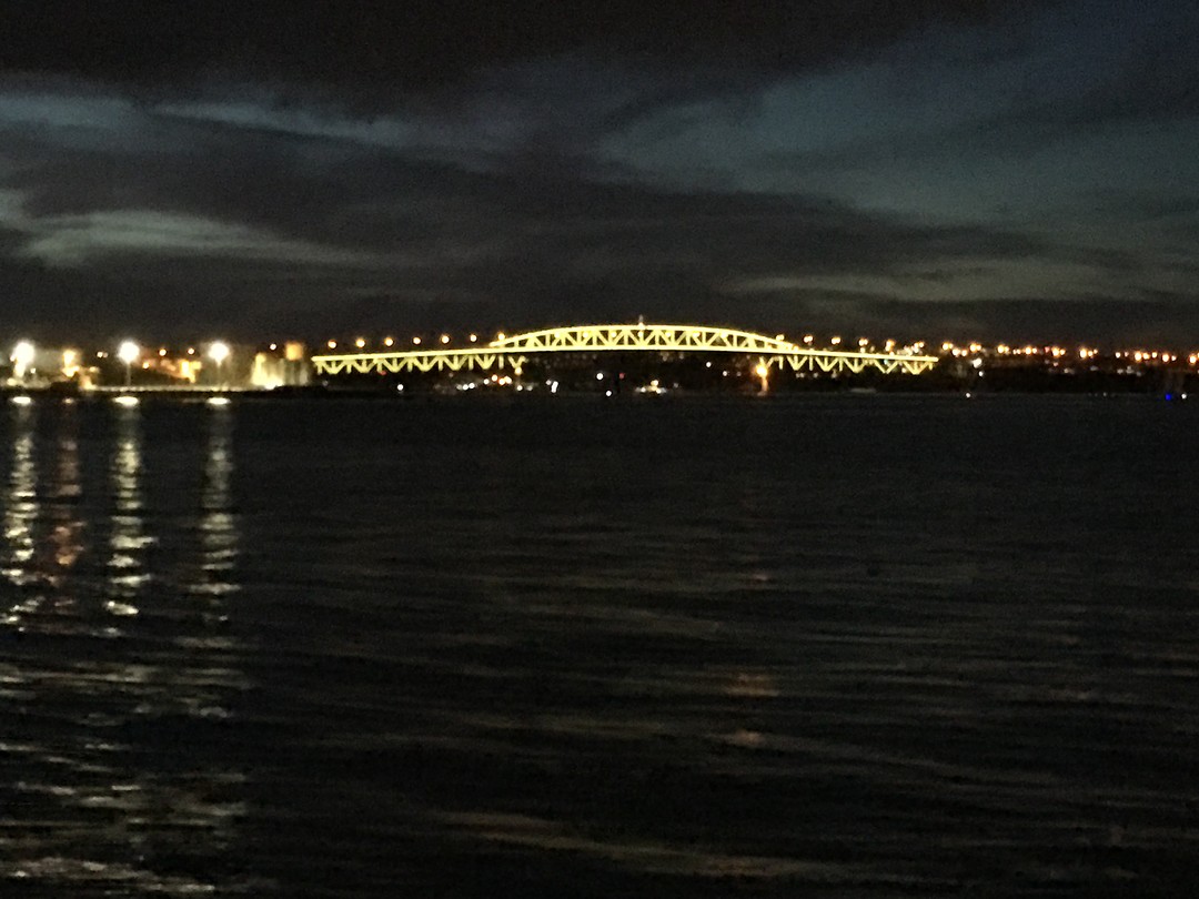 Auckland Harbour Bridge by night