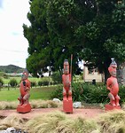 Maori beelden in Coromandel