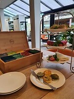 80. High-tea