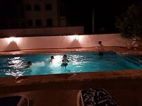 123. Zwembad by night