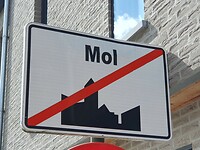 157. Mol uit