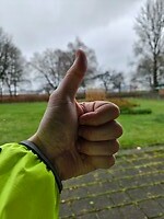 181. Duim omhoog