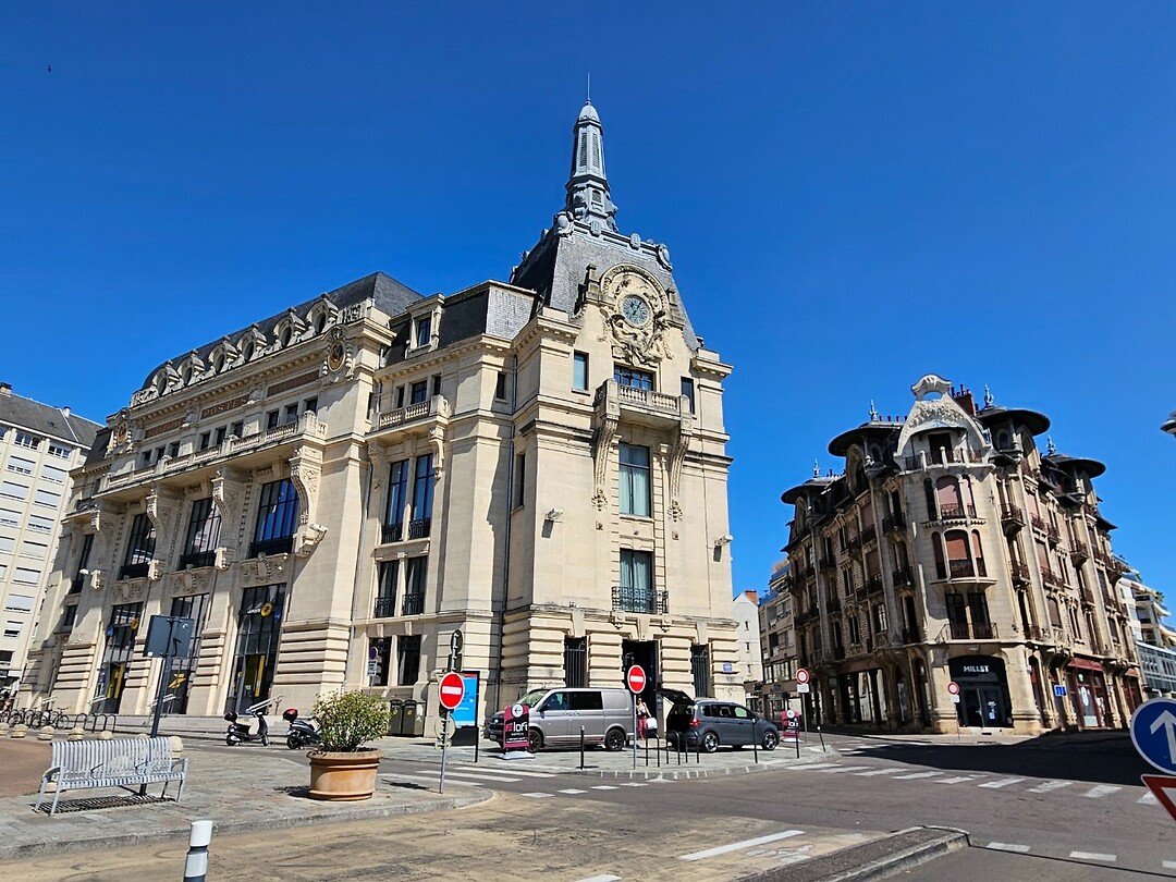 212. Place Grangier postkantoor
