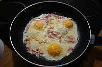 225. Eieren met spek